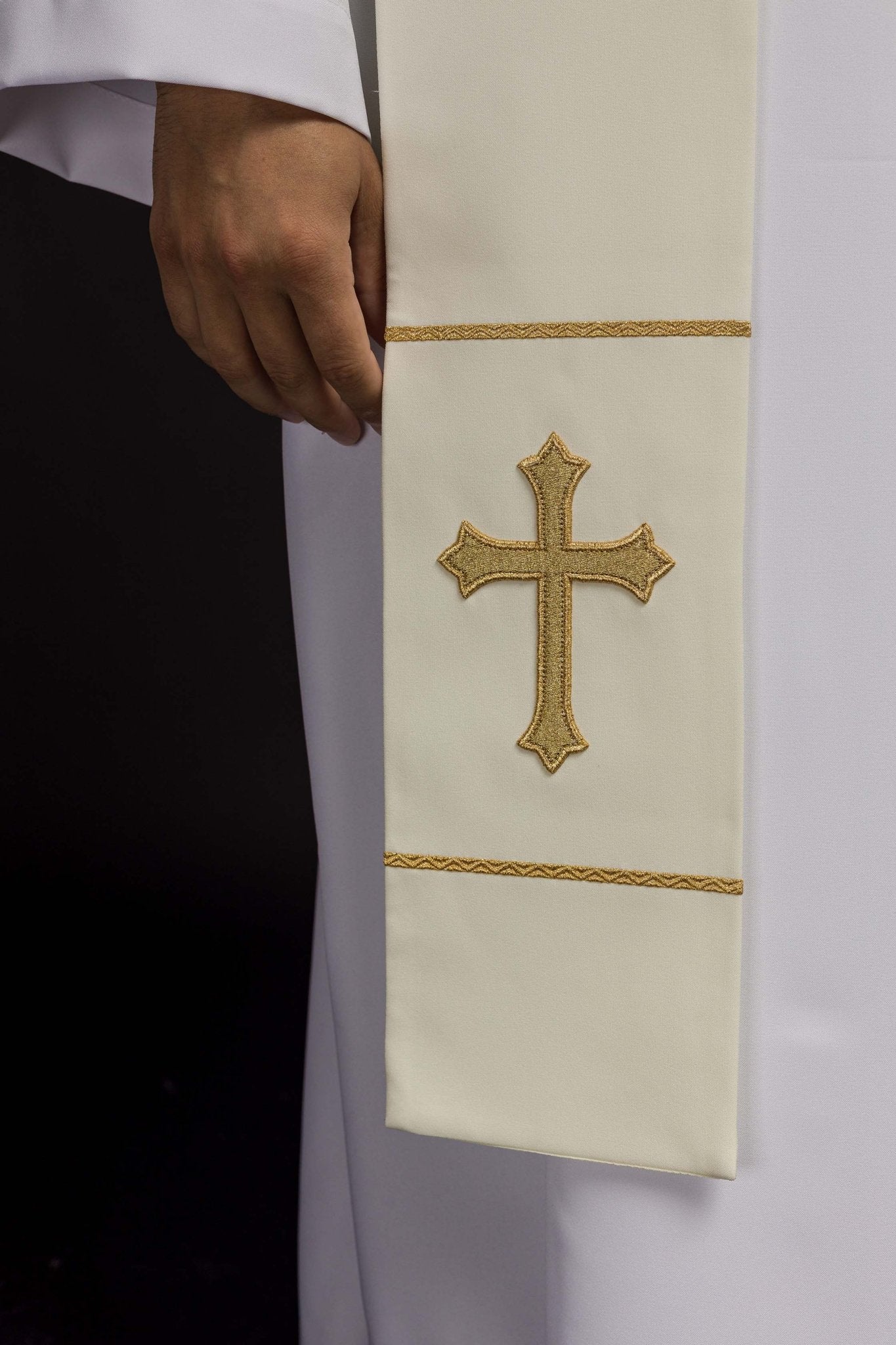 Estola marfil con bordado Cruz