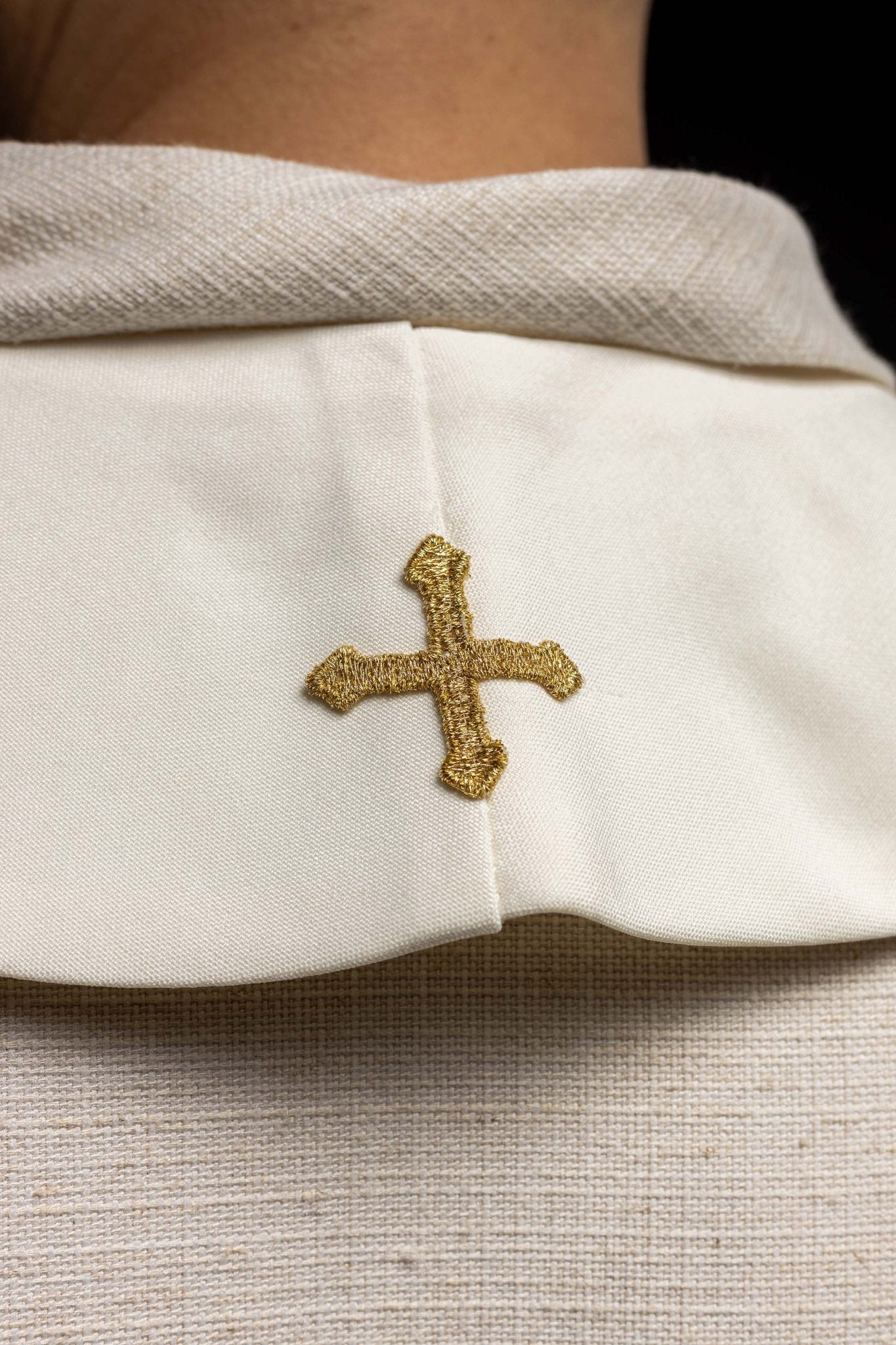 Estola marfil con bordado Jesús misericordioso "Jesús confío en ti"
