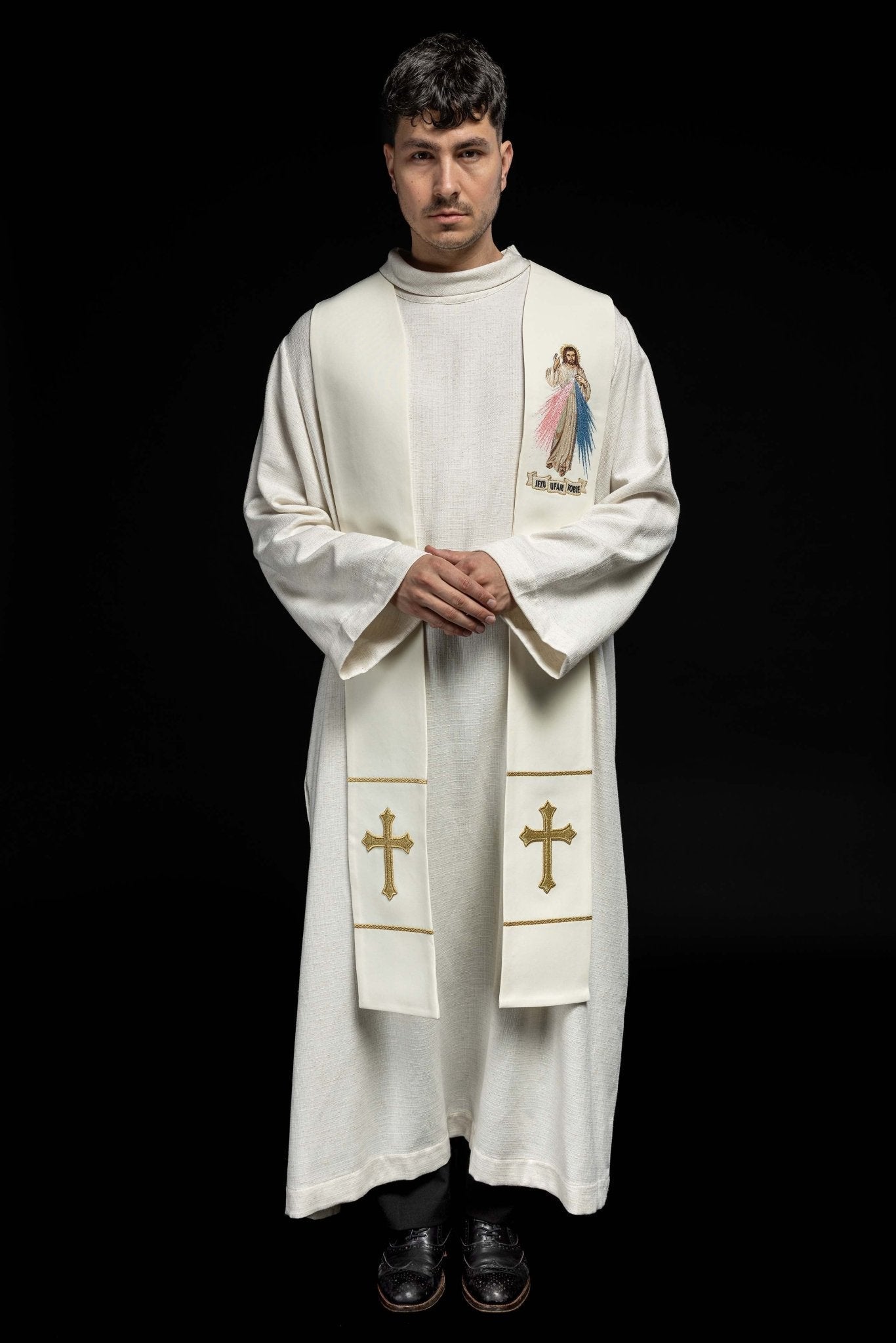 Estola marfil con bordado Jesús misericordioso "Jesús confío en ti"