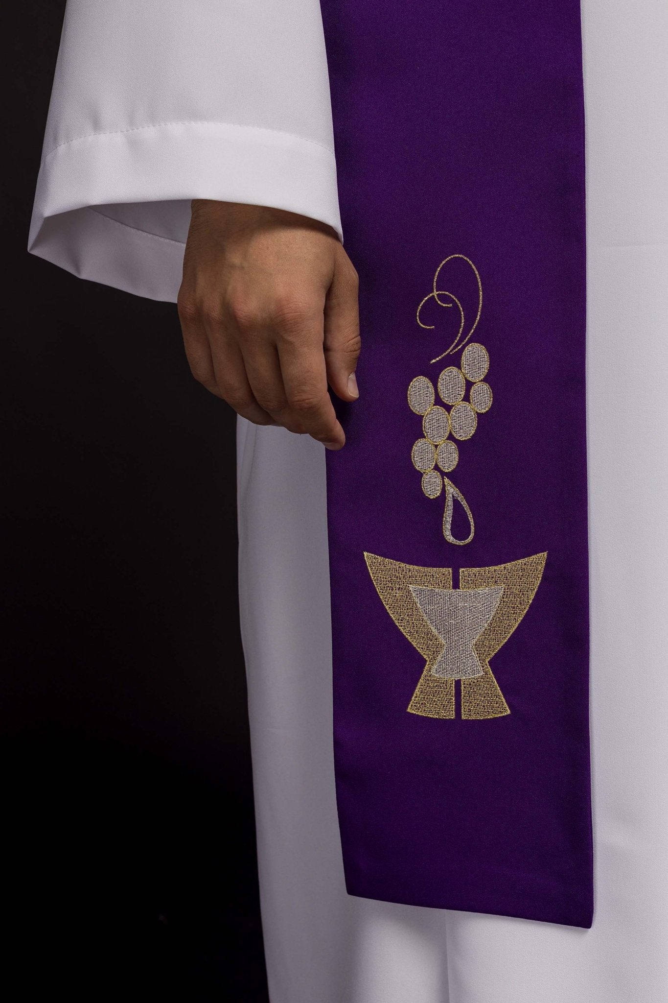Estola morada con bordado Cáliz, Espiga y Uvas