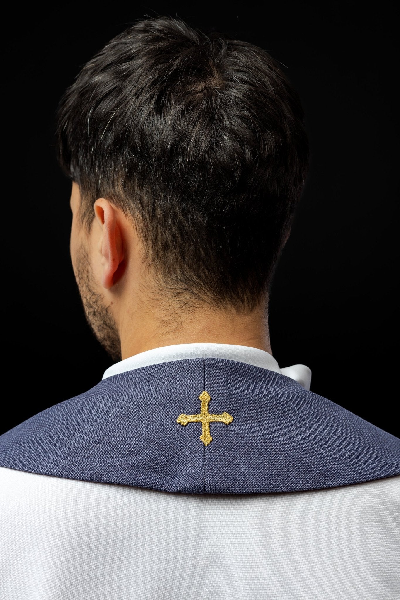 Estola bordada con símbolo de cruz de terciopelo morada