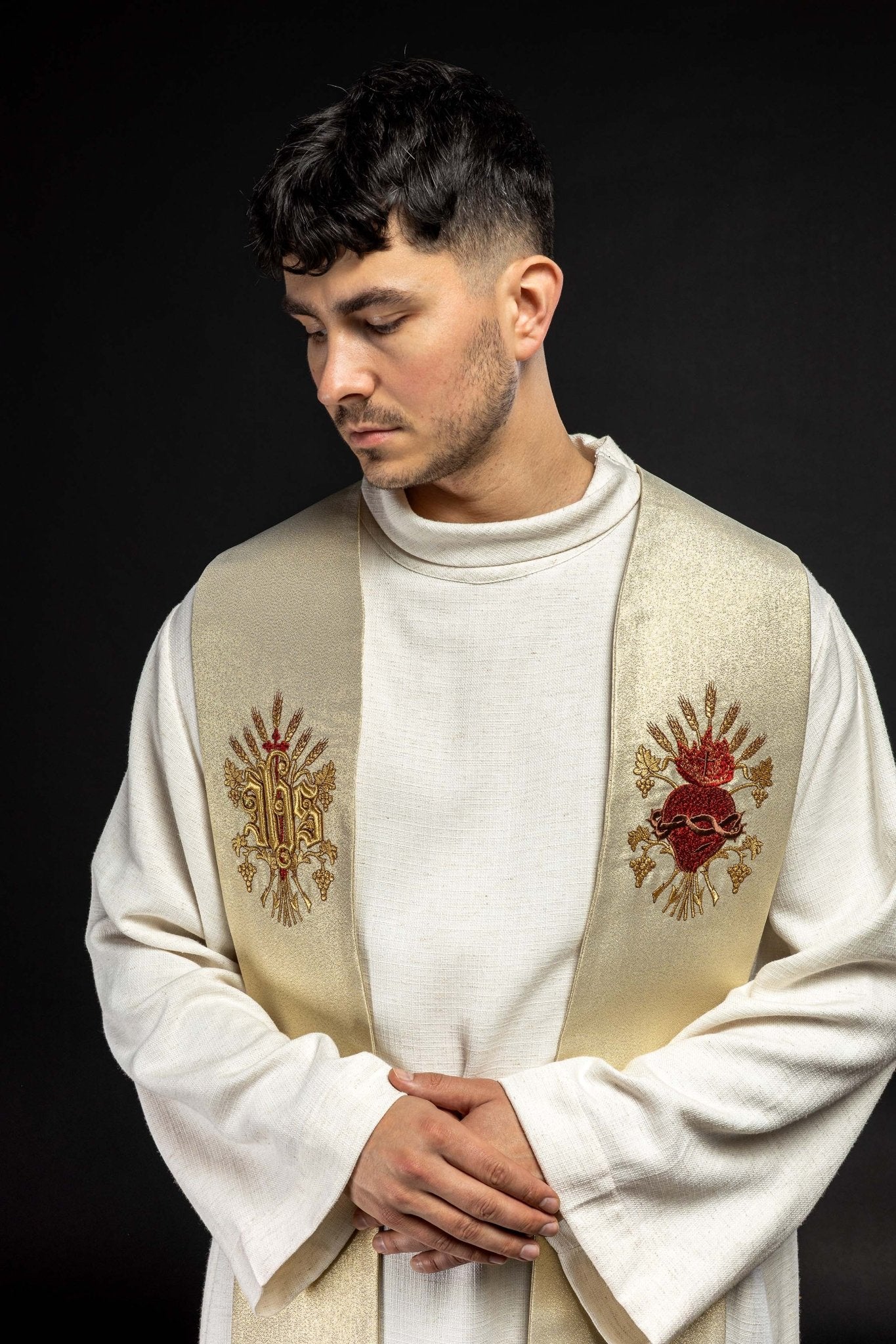 Estola oro con bordado Cruz, IHS y corazón de Jesucristo