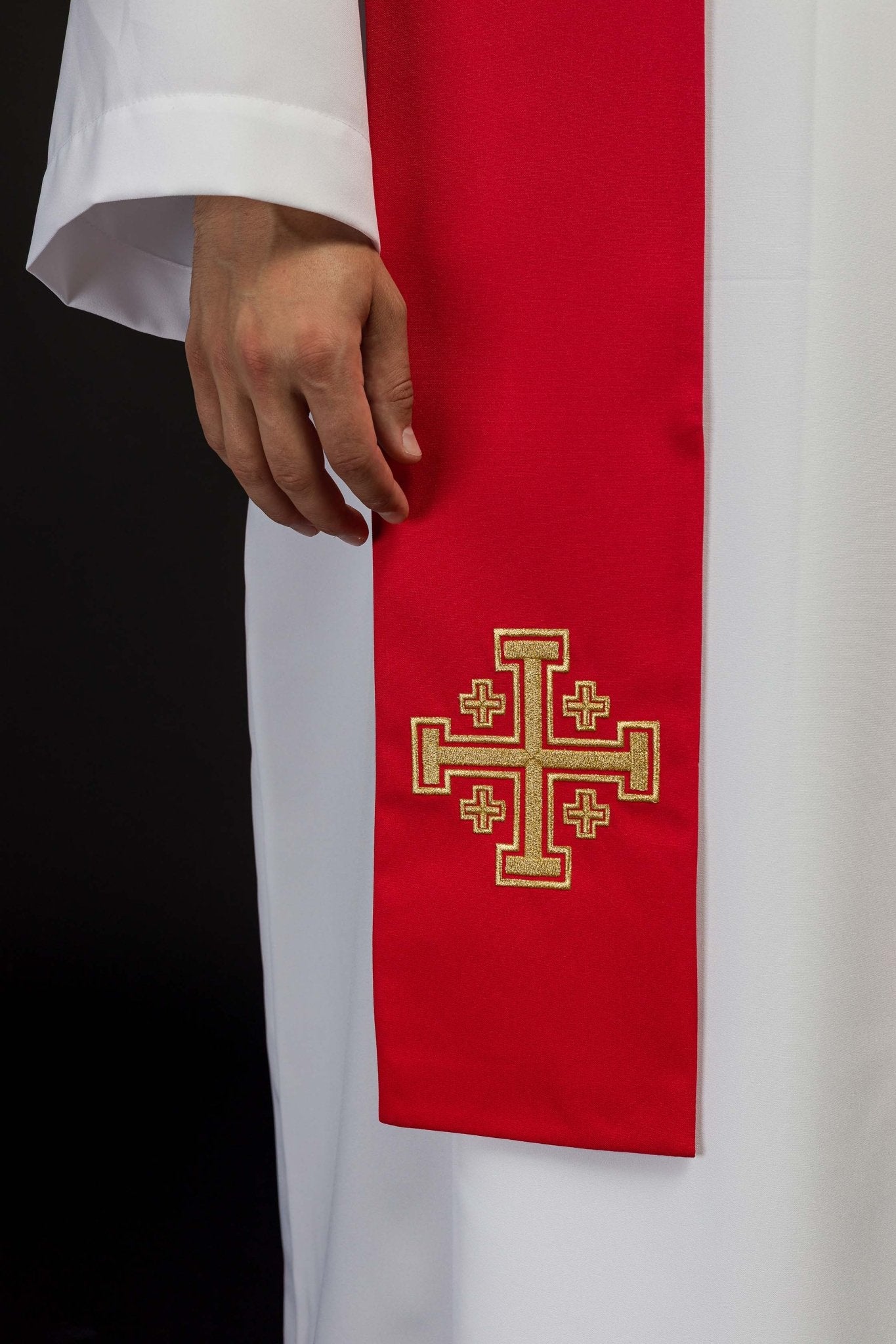 Estola roja con bordado Cruz de Jerusalén