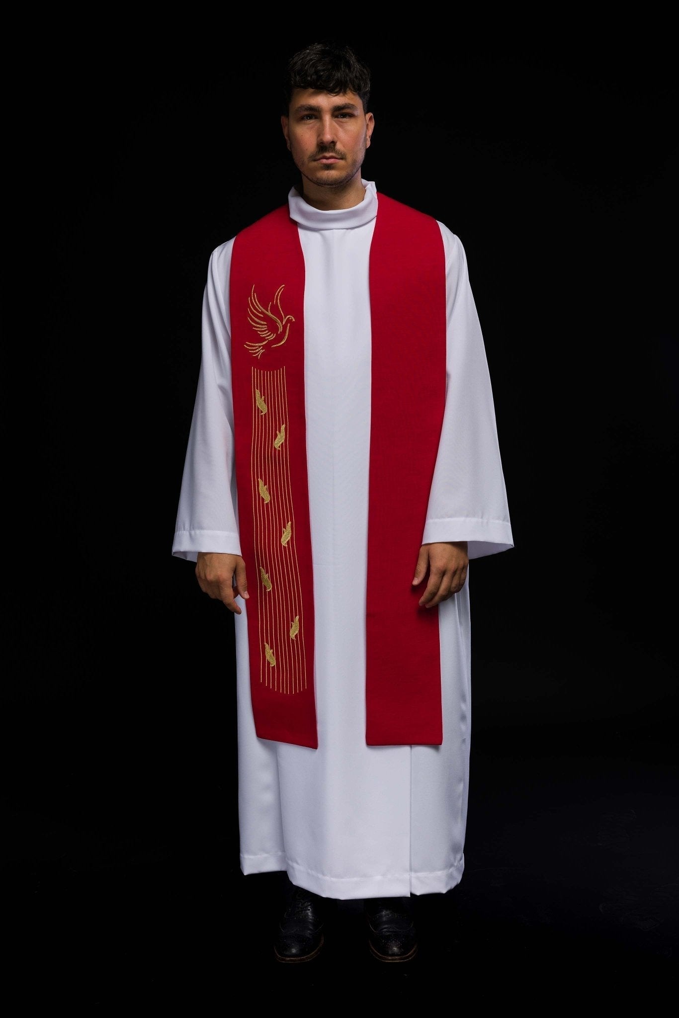 Estola roja con bordado Espíritu Santo