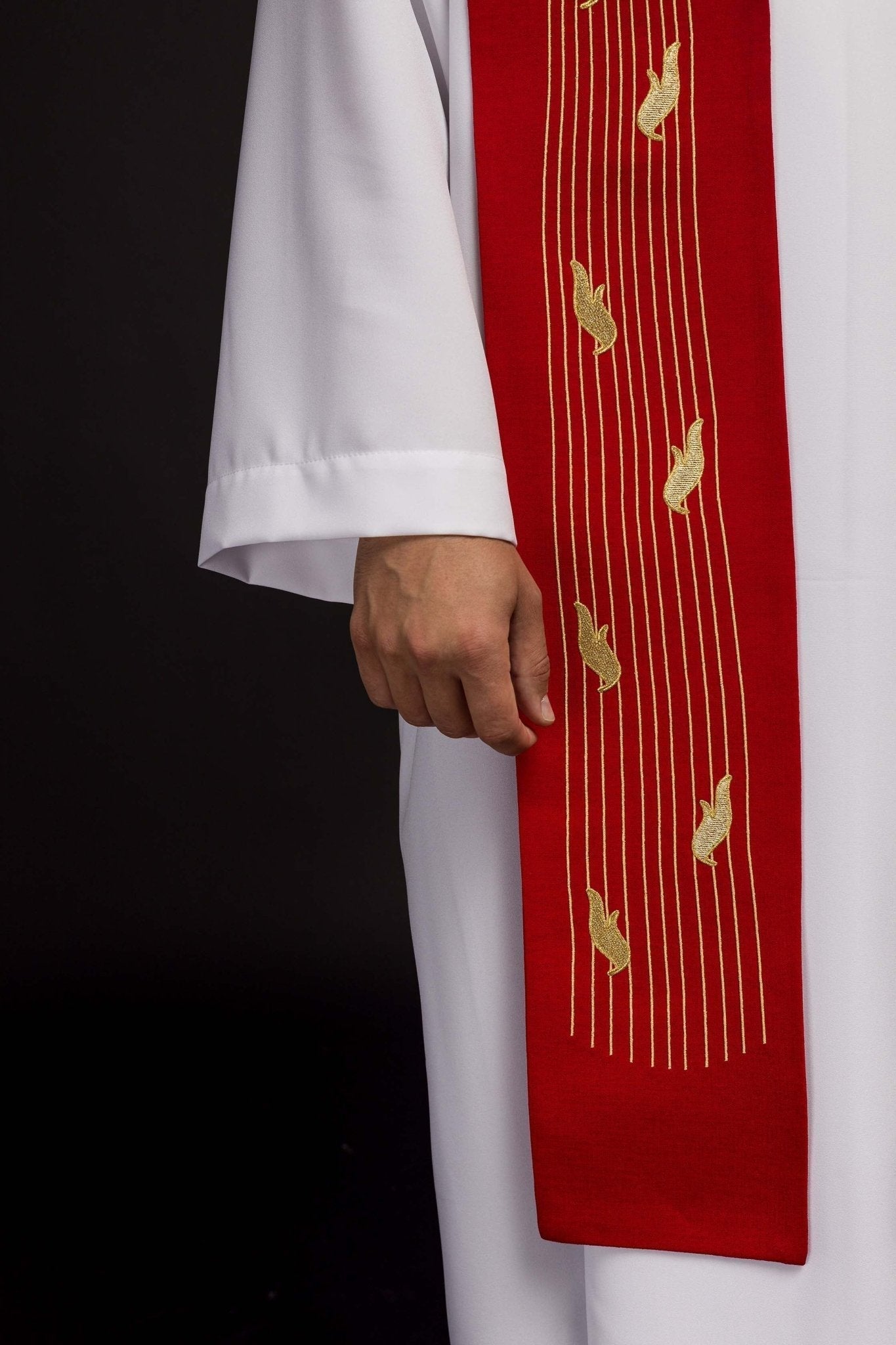 Estola roja con bordado Espíritu Santo