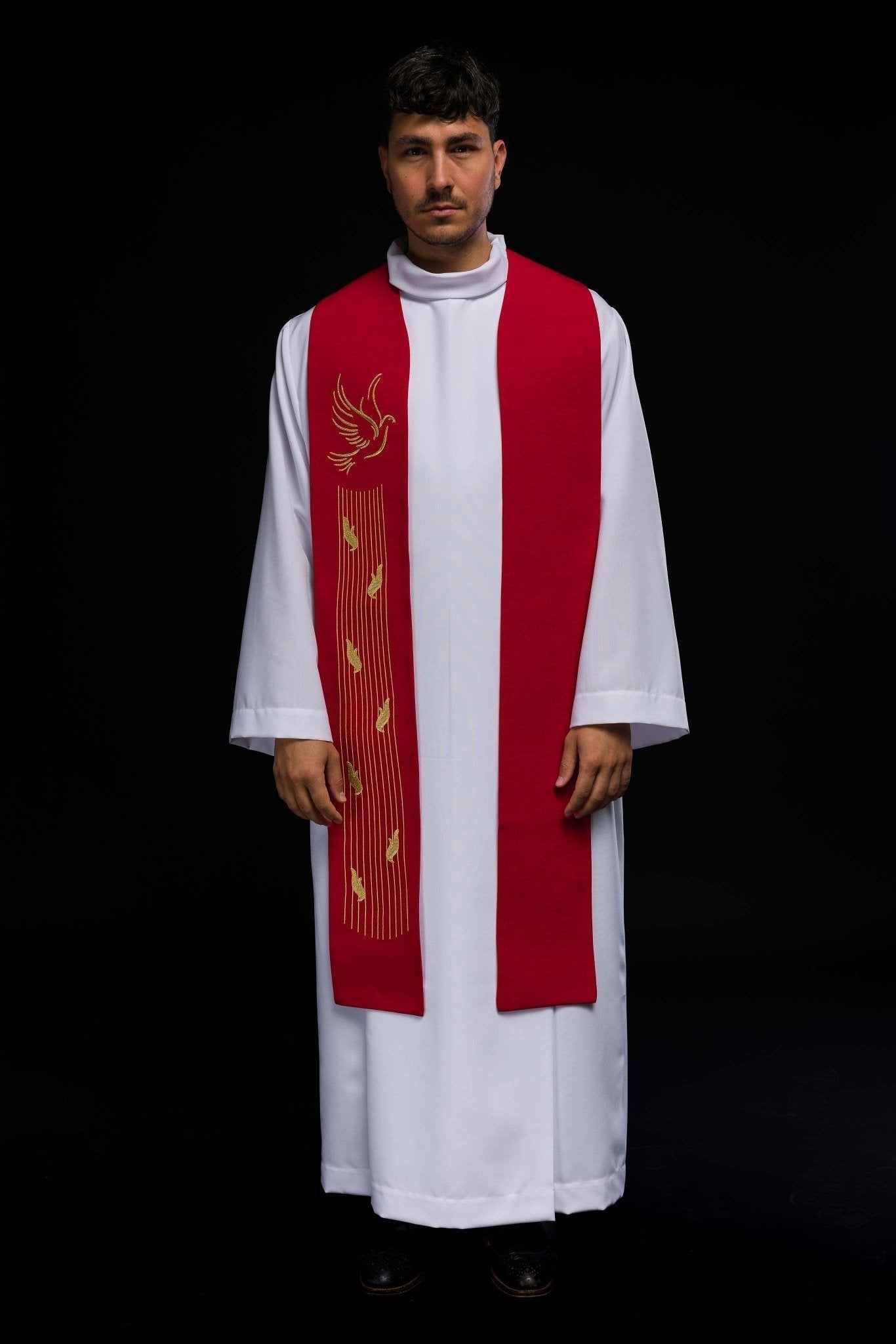 Estola roja con bordado Espíritu Santo