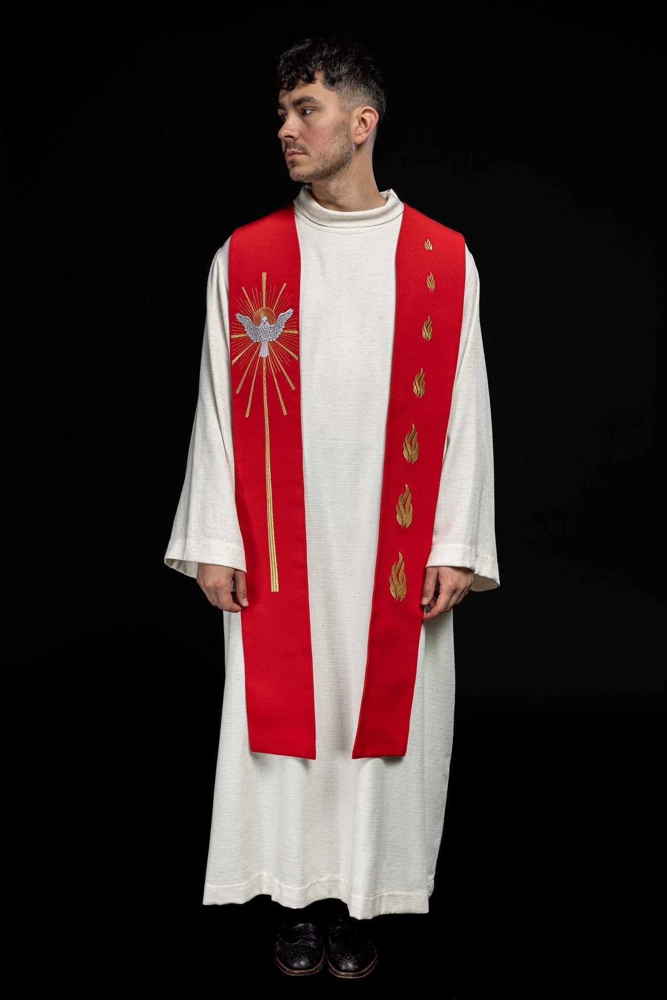 Estola roja con bordado Espíritu Santo y Fuego