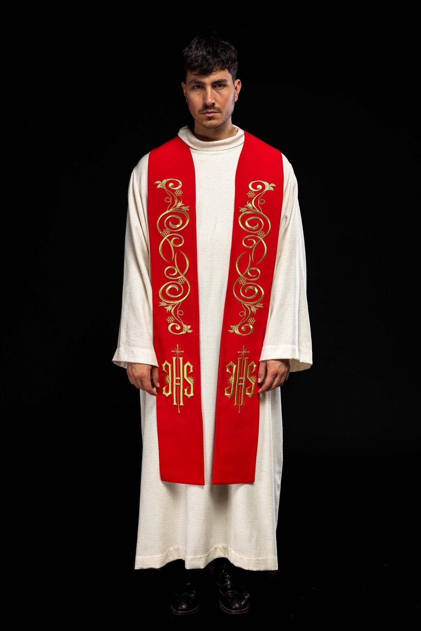 Estola roja con bordado IHS