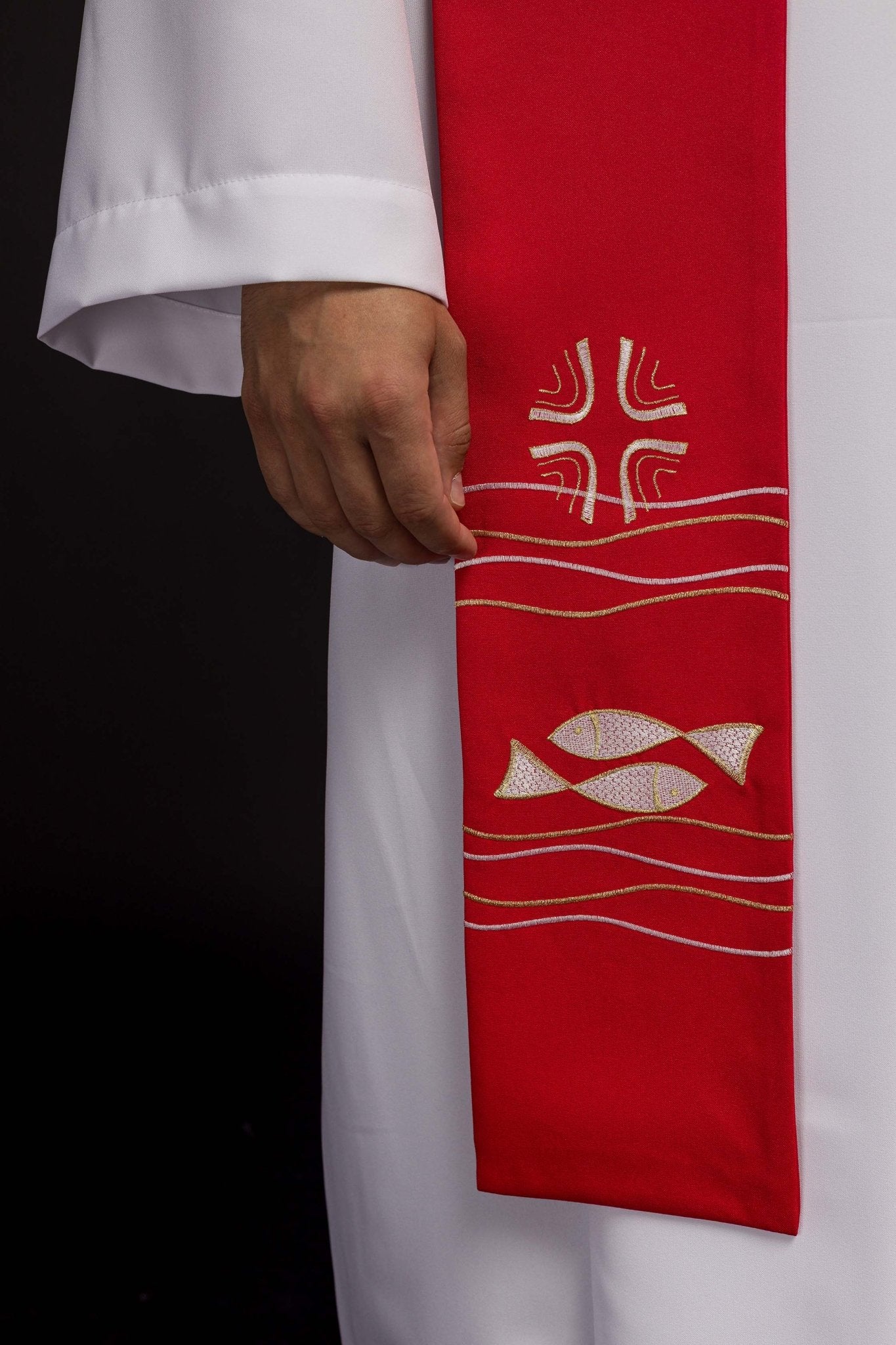 Estola roja con bordado Pescados
