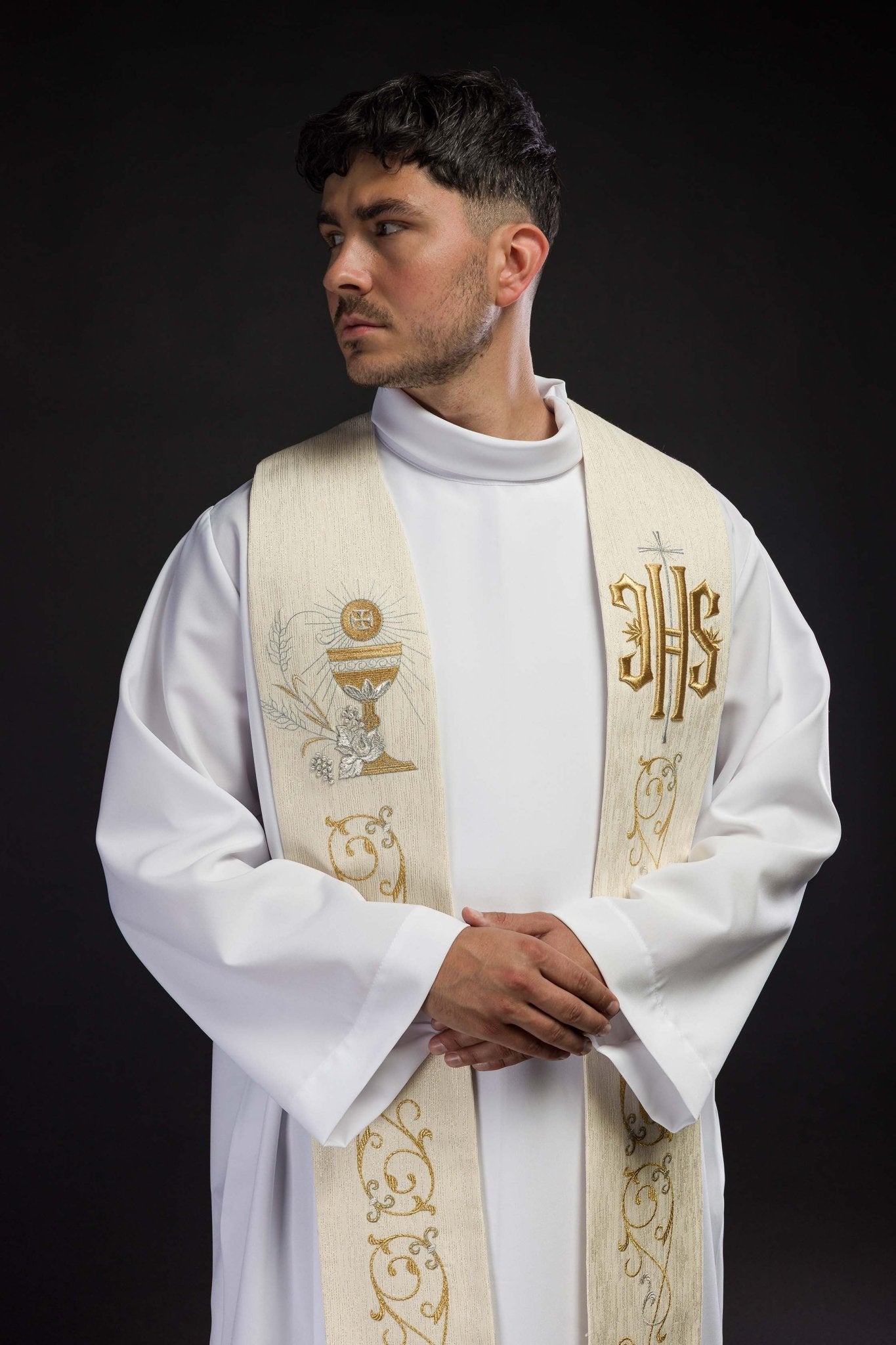 Estola sacerdotal con bordado de IHS y cáliz eucarístico ecru