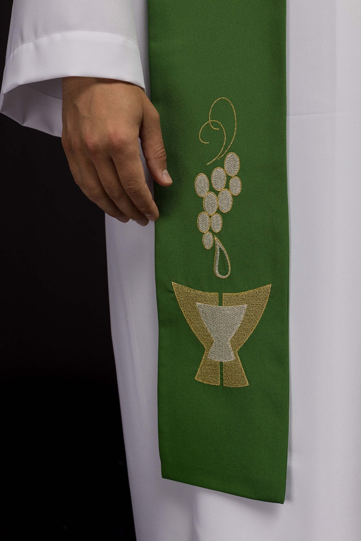 Estola verde con bordado Cáliz, Espiga y Uvas