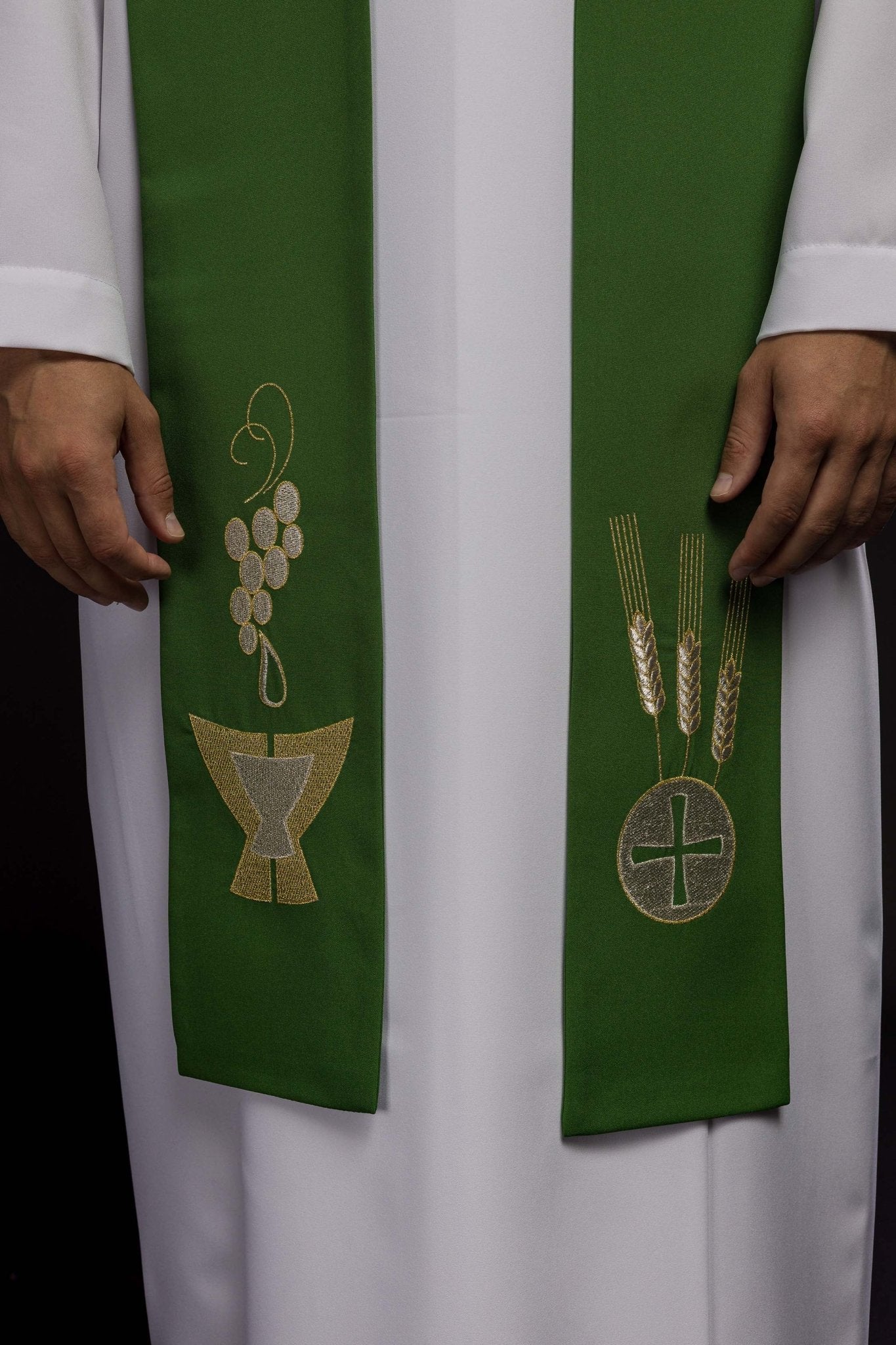 Estola verde con bordado Cáliz, Espiga y Uvas