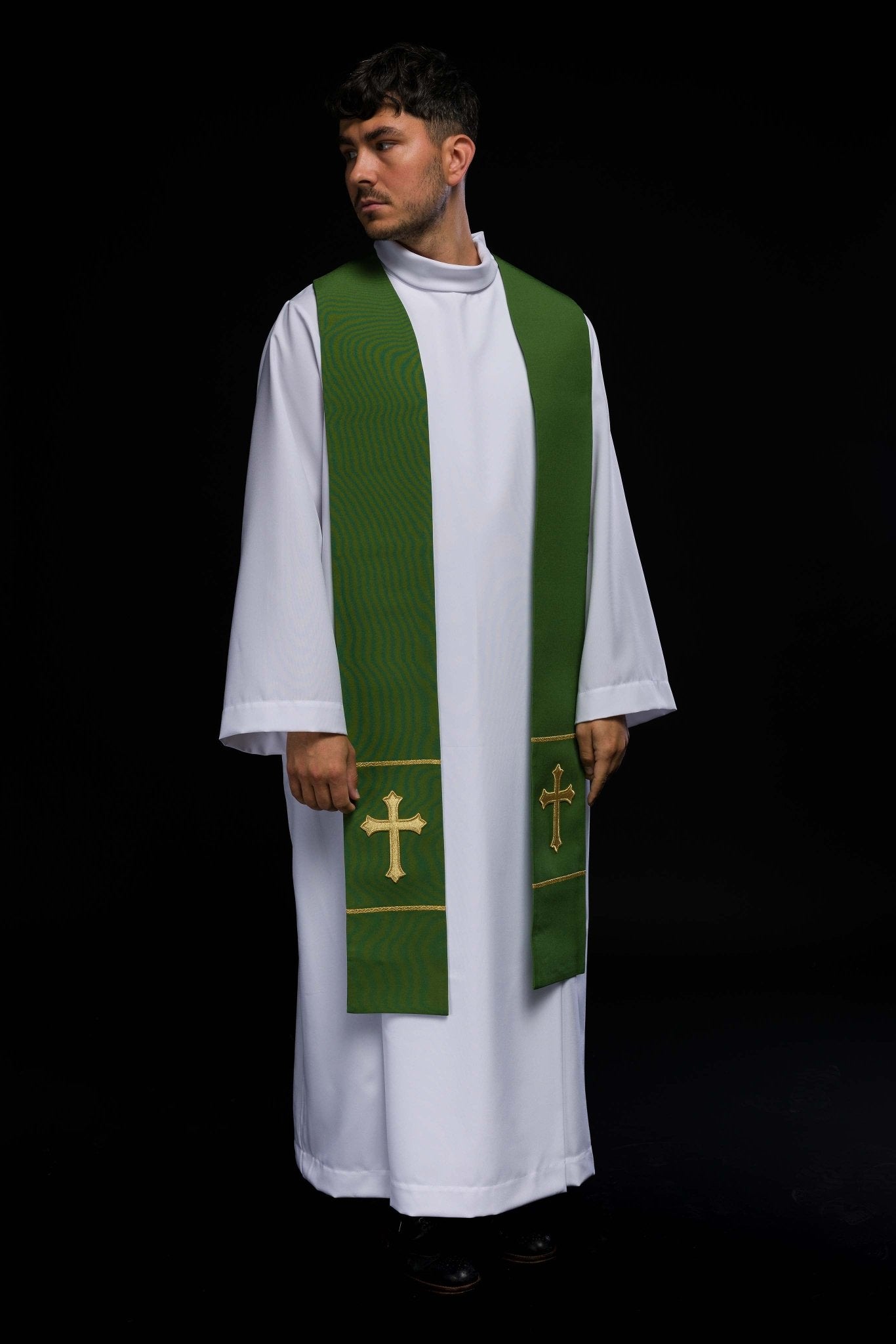 Estola verde con bordado Cruz