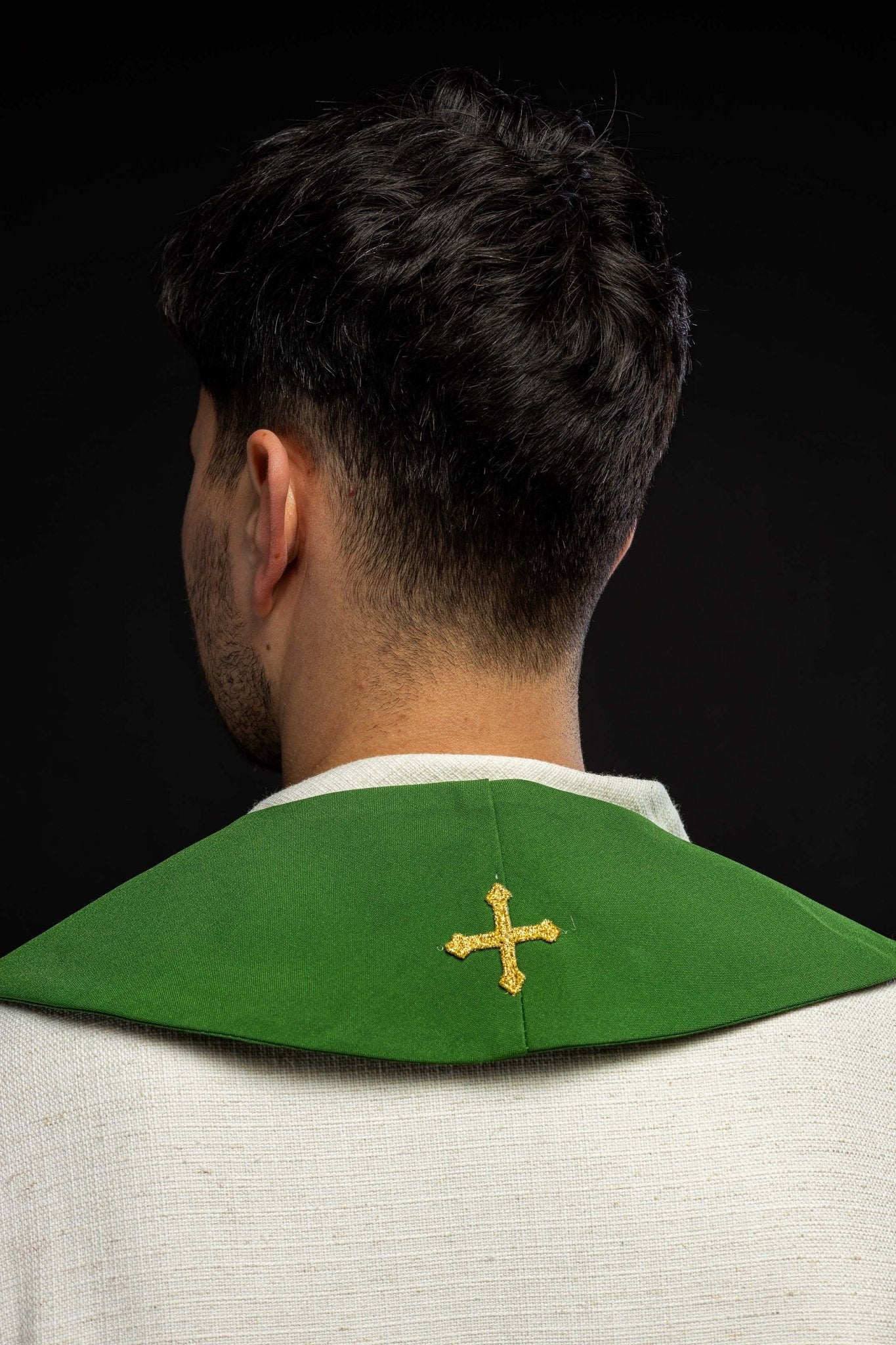 Estola verde con bordado Cruz