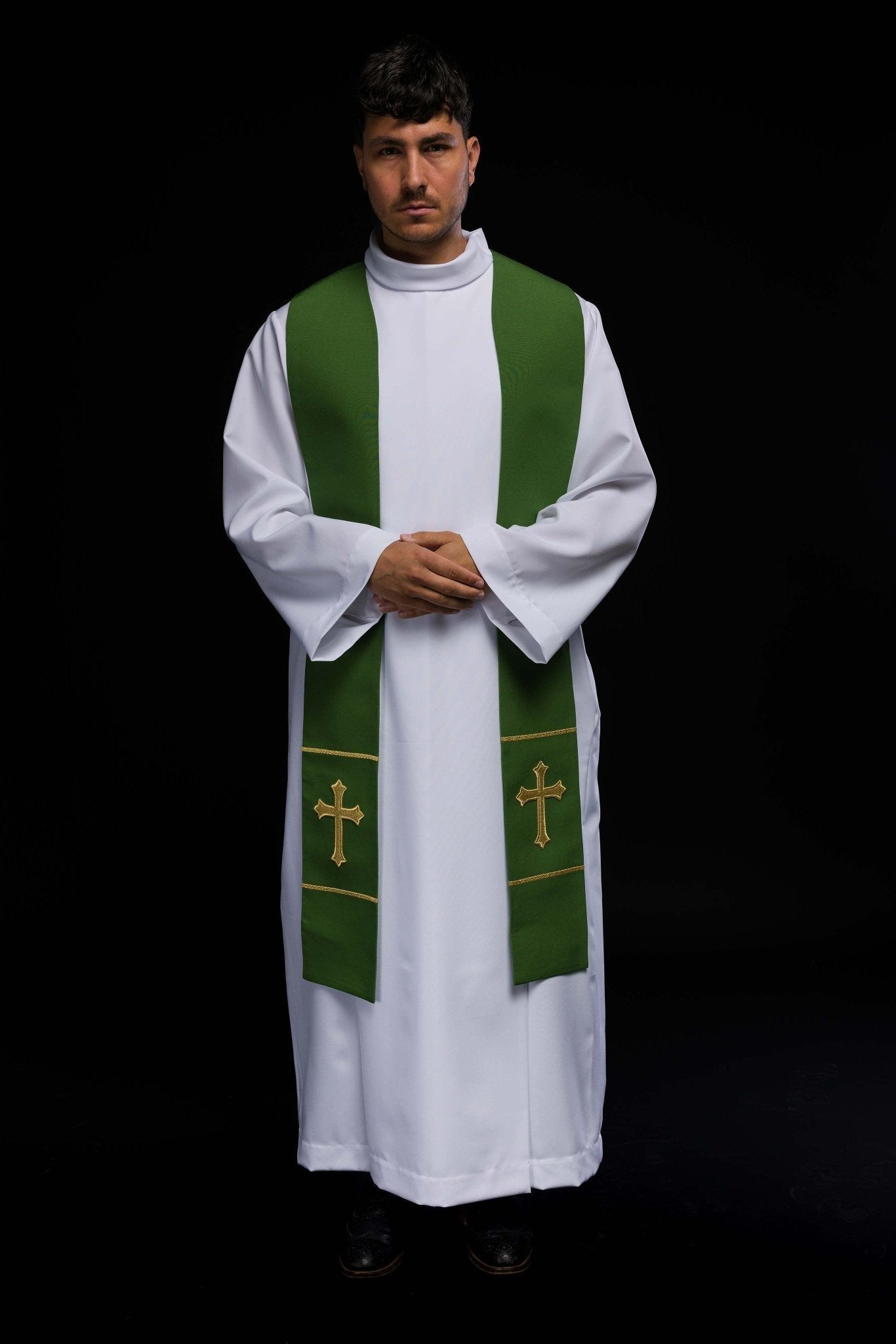 Estola verde con bordado Cruz