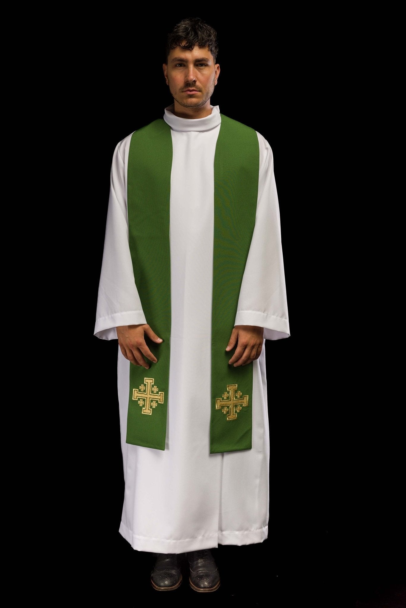 Estola verde con bordado Cruz de Jerusalén