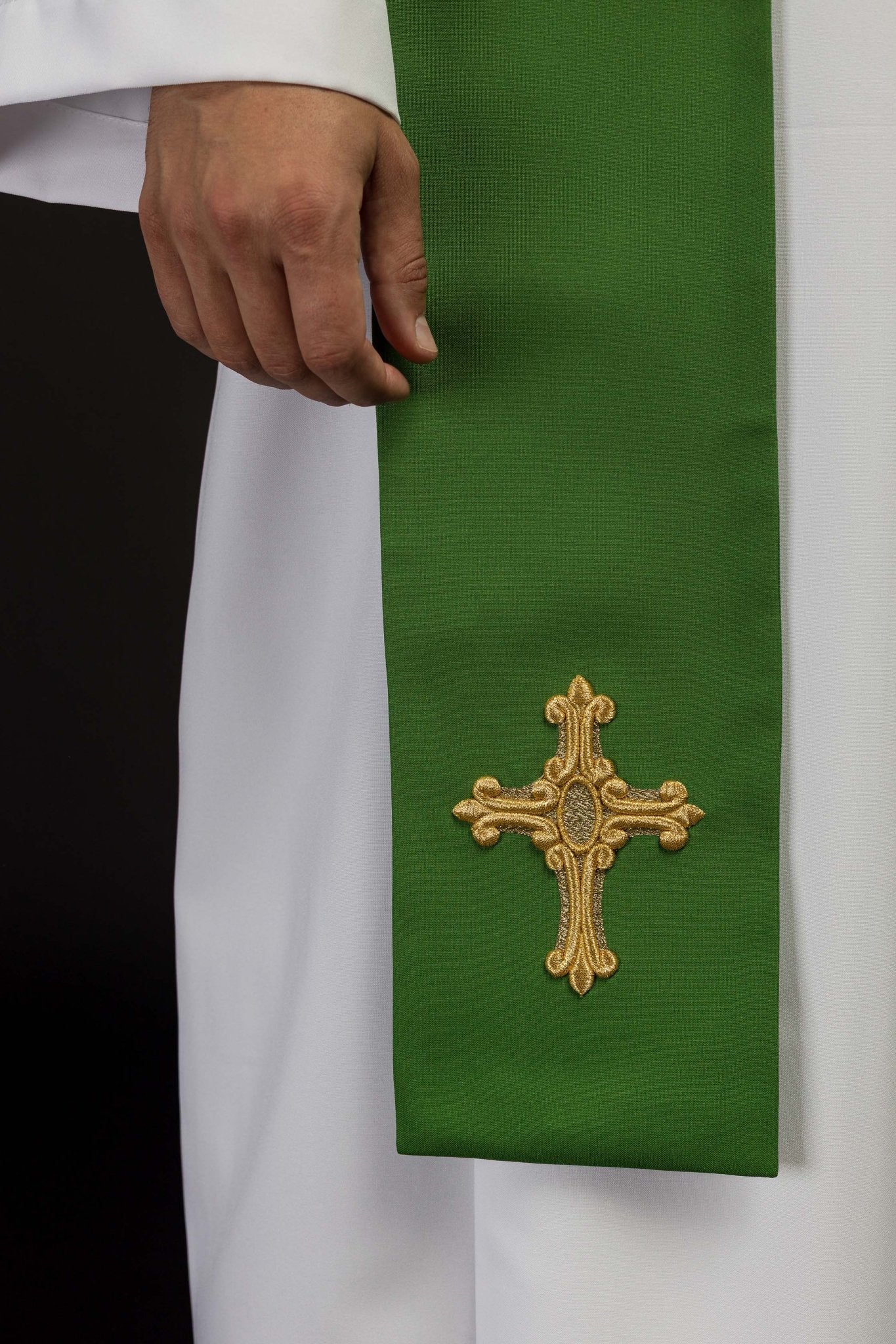 Estola verde con bordado Cruz e IHS