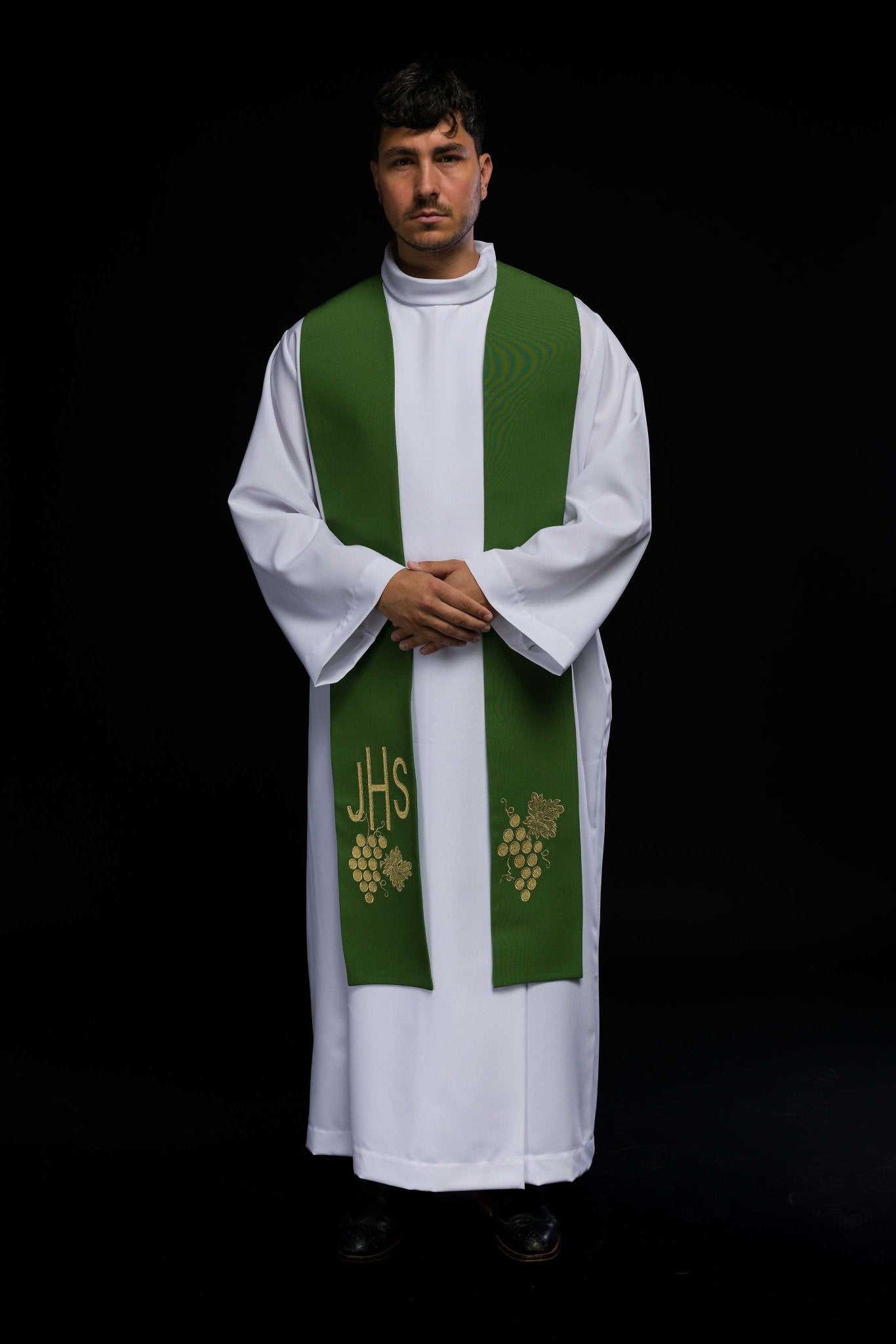 Estola verde con bordado IHS y Uvas