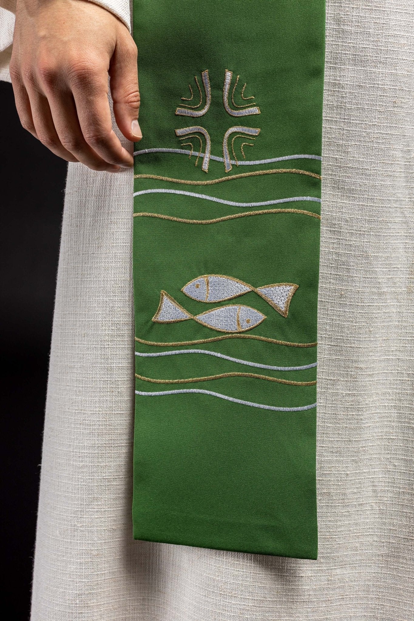 Estola verde con bordado Pescados