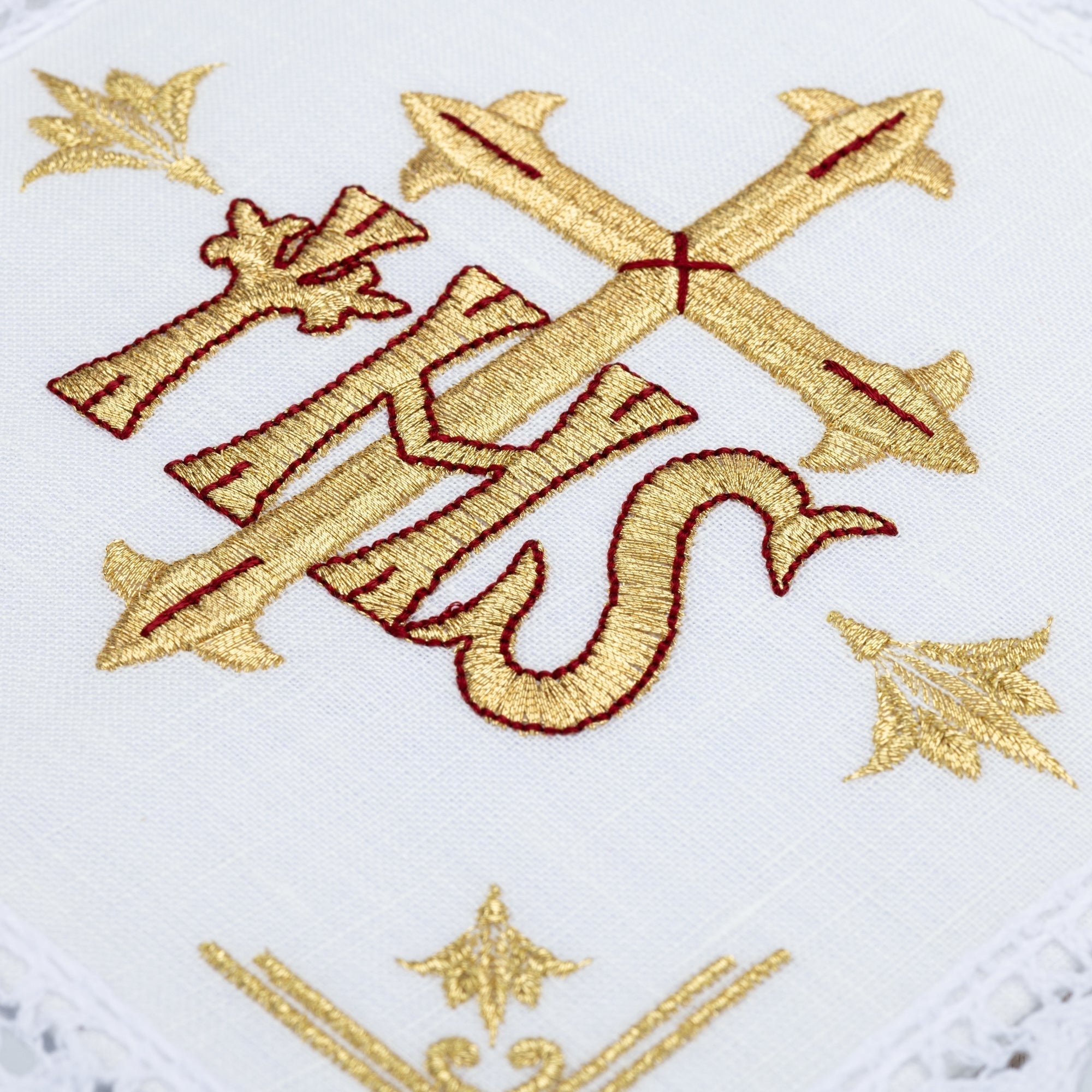 Juego de altar lino con bordado JHS y Cruz