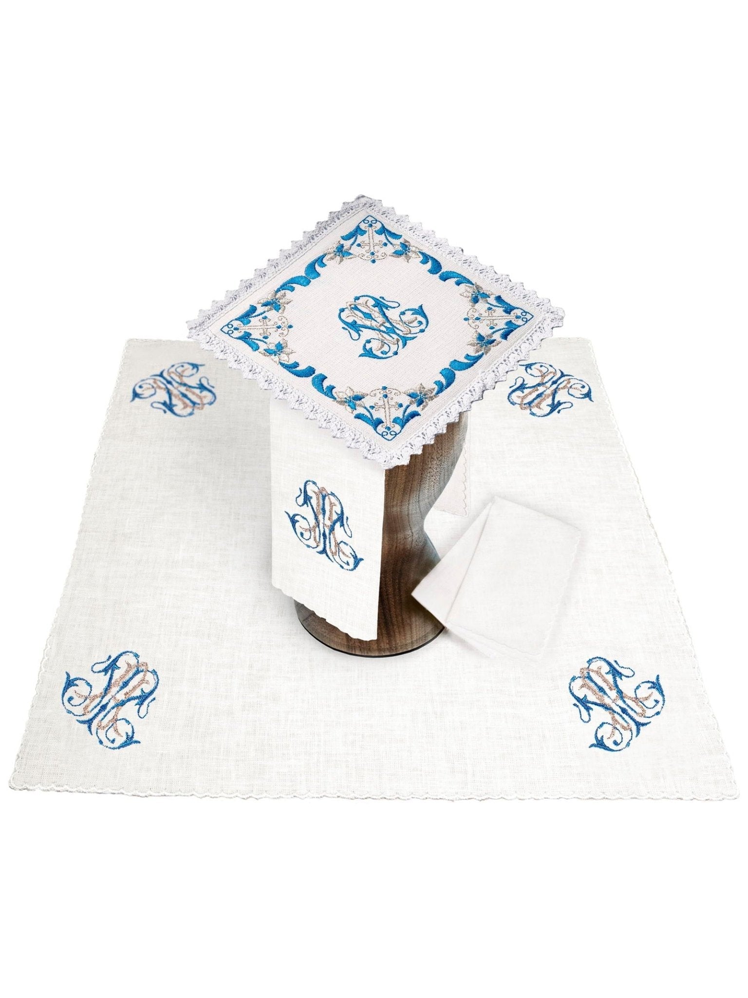 Juego de altar lino con bordado Mariano azul