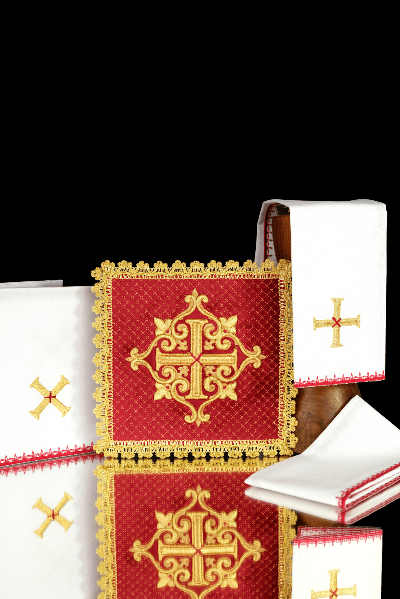 Servicio de altar con cruz bordada terciopelo rojo