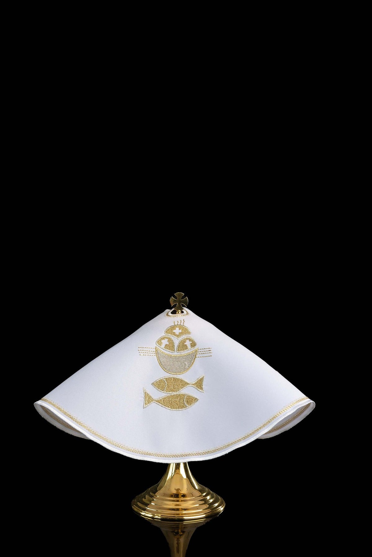 Velo para copón con bordado dorado de pan y peces, 45 cm, vista frontal blanca