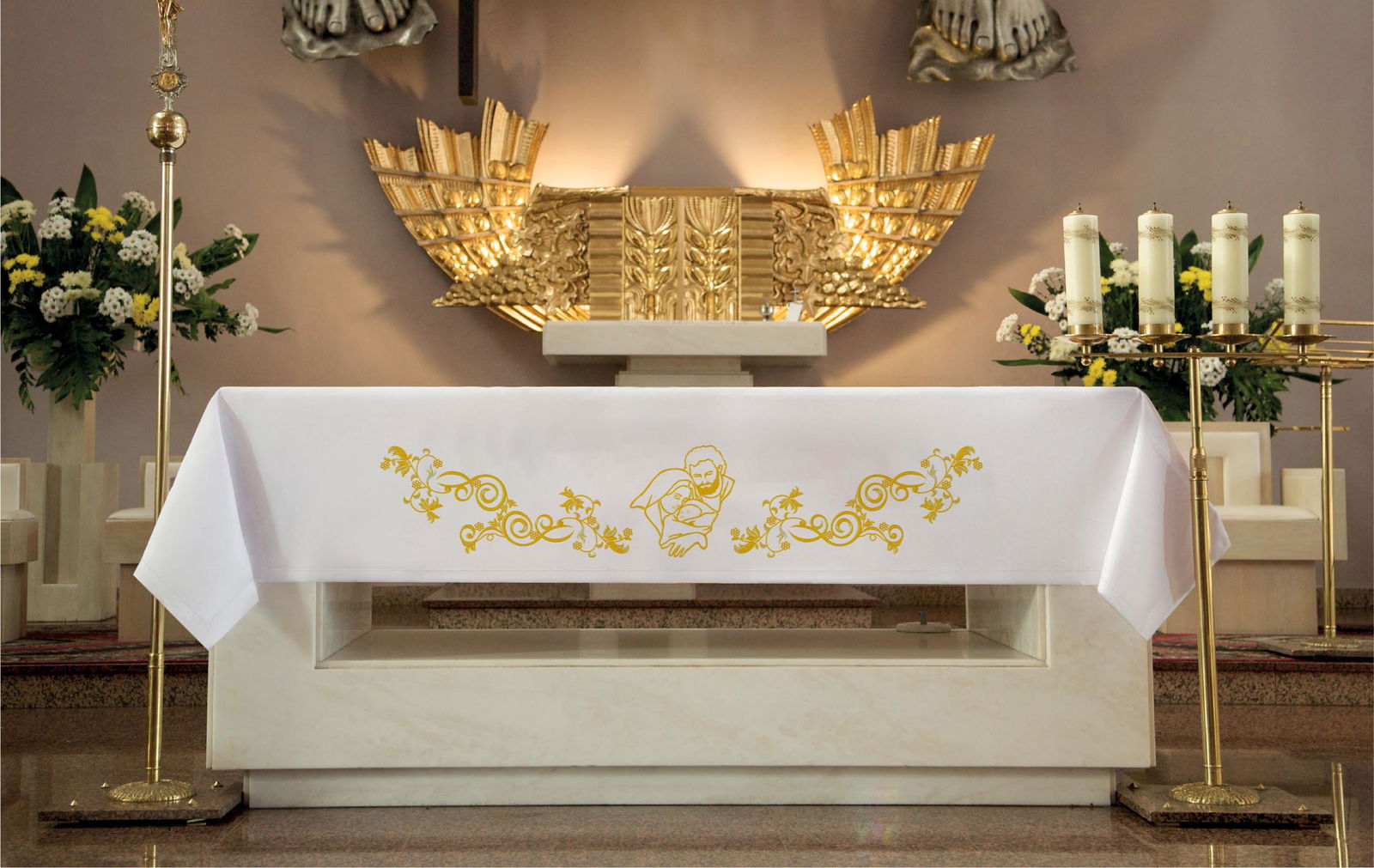 Mantel de altar bordado con la imagen de la Sagrada Familia